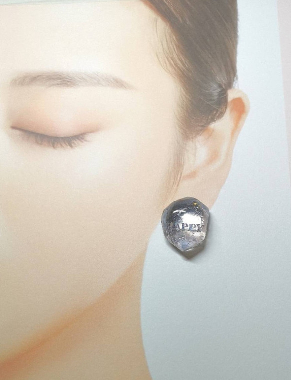 新色シルバー文字登場⭐　バイオベース樹脂で作る　ロックアイスなようなピアス&イヤリング　言葉入れ名入れもどうぞ⭐ 20枚目の画像