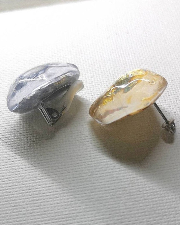 新色シルバー文字登場⭐　バイオベース樹脂で作る　ロックアイスなようなピアス&イヤリング　言葉入れ名入れもどうぞ⭐ 18枚目の画像