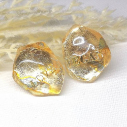 新色シルバー文字登場⭐　バイオベース樹脂で作る　ロックアイスなようなピアス&イヤリング　言葉入れ名入れもどうぞ⭐ 7枚目の画像