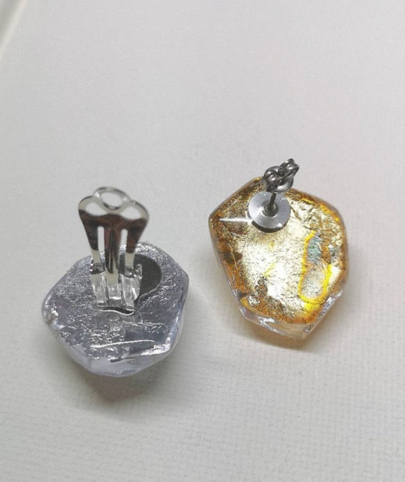 新色シルバー文字登場⭐　バイオベース樹脂で作る　ロックアイスなようなピアス&イヤリング　言葉入れ名入れもどうぞ⭐ 14枚目の画像