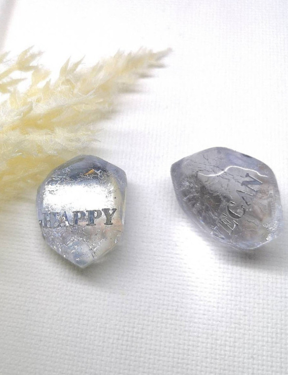 新色シルバー文字登場⭐　バイオベース樹脂で作る　ロックアイスなようなピアス&イヤリング　言葉入れ名入れもどうぞ⭐ 10枚目の画像