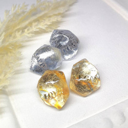 新色シルバー文字登場⭐　バイオベース樹脂で作る　ロックアイスなようなピアス&イヤリング　言葉入れ名入れもどうぞ⭐ 5枚目の画像