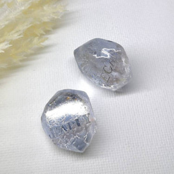 新色シルバー文字登場⭐　バイオベース樹脂で作る　ロックアイスなようなピアス&イヤリング　言葉入れ名入れもどうぞ⭐ 12枚目の画像