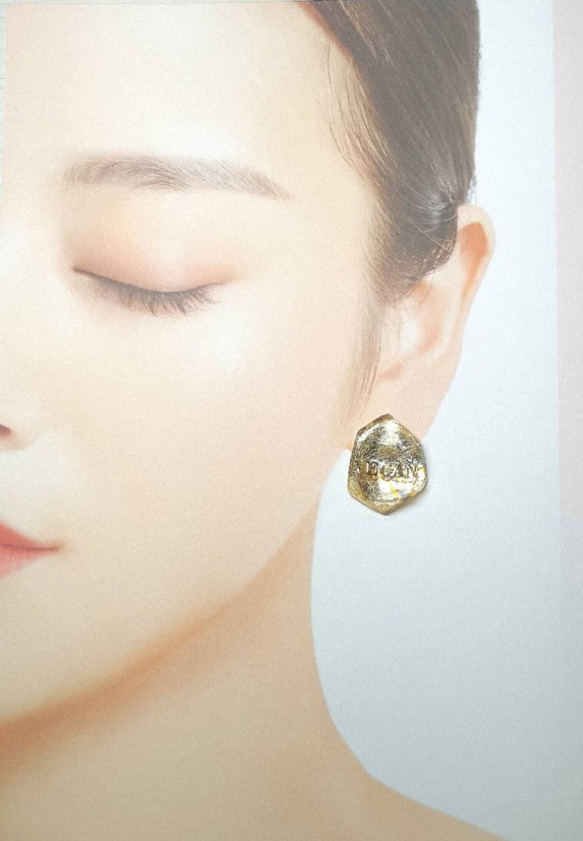 新色シルバー文字登場⭐　バイオベース樹脂で作る　ロックアイスなようなピアス&イヤリング　言葉入れ名入れもどうぞ⭐ 19枚目の画像