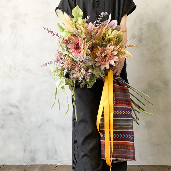 くすみピンクのガーベラとユーカリブーケ | 造花の花束 スワッグ プレゼント 1枚目の画像