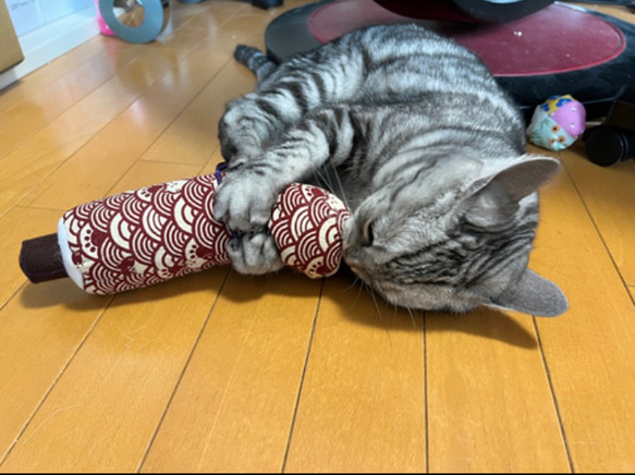 にゃん和柄　巻物けりぐるみ　けりけりキッカー　猫のおもちゃ　長野県産またたびの実入り 12枚目の画像