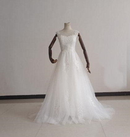 美品！ウエディングドレス ホワイト Aライン エレガント レース 花嫁 編み上げ 結婚式