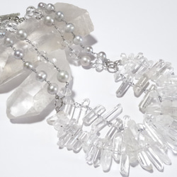 氷柱水晶(クリアクォーツ)と大粒淡水真珠のネックレス 1枚目の画像