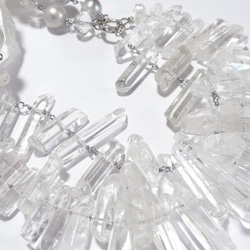 氷柱水晶(クリアクォーツ)と大粒淡水真珠のネックレス 2枚目の画像