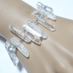 氷柱水晶(クリアクォーツ)と大粒淡水真珠のブレスレット 4枚目の画像