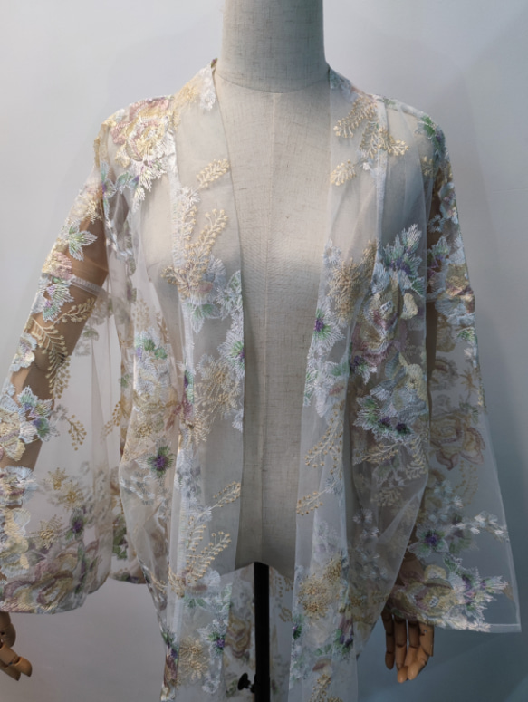 オーガンジー打掛　着物　オーバードレス　レース羽織　ウエディングドレス　お色直し　日常可能　　白　精緻な刺繍 8枚目の画像