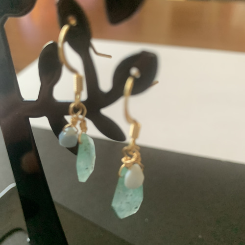 66.天然石グランディディエライトとブルーオパール14kgfピアス ピアス