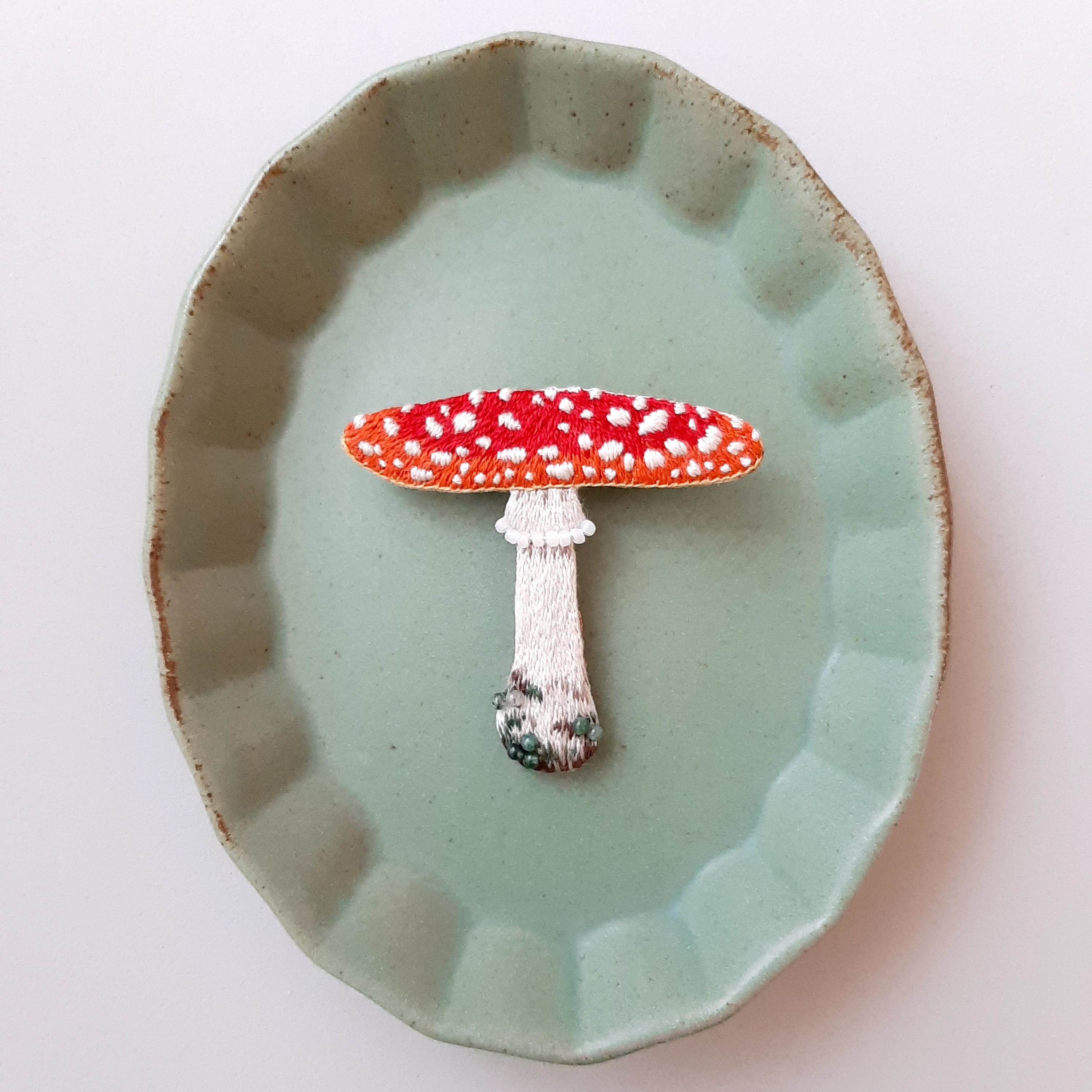 [picture book]―mashroom A／刺繍ブローチ ☆受注制作