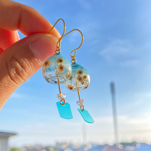 青空とひまわり風鈴のピアス/イヤリング ピアス（フック