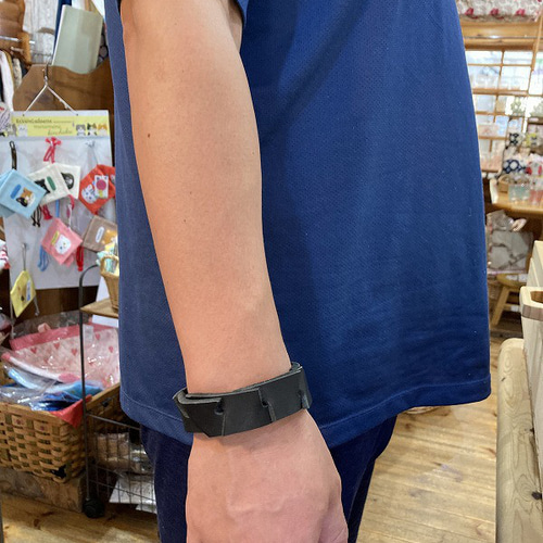 KEENANDINTENSE キーイン レザーブレスレット KEENANDINTENSE キーイン レザーブレスレット KEENANDINTENSE