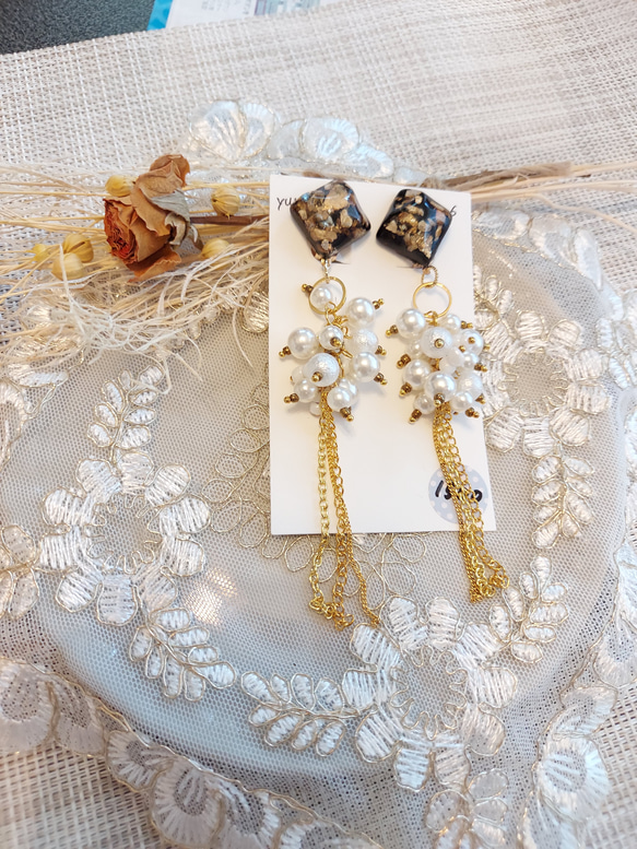 レジンカボション チェーン付き粒々パール風ビーズ イヤリング  