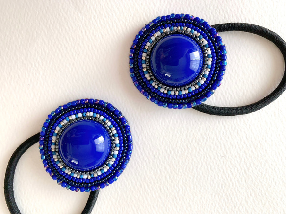 ぷっくりカボションビーズ刺繍ヘアゴム(ビビットブルー） 6枚目の画像