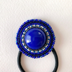 ぷっくりカボションビーズ刺繍ヘアゴム(ビビットブルー） 4枚目の画像