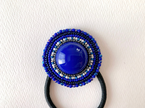 ぷっくりカボションビーズ刺繍ヘアゴム(ビビットブルー） 4枚目の画像