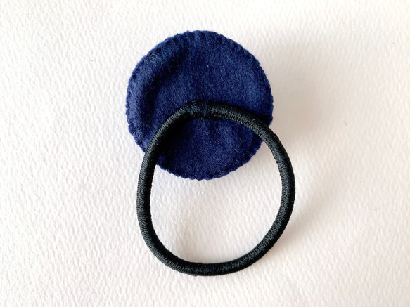 ぷっくりカボションビーズ刺繍ヘアゴム(ビビットブルー） 5枚目の画像