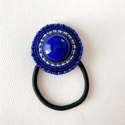 ぷっくりカボションビーズ刺繍ヘアゴム(ビビットブルー） 3枚目の画像