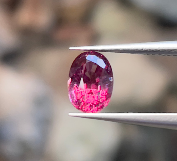 スピネル ルース オレンジがかったレッド スピネル 1.30カラット オーバルカット 美しい天然宝石 スピネル