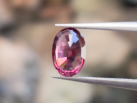 スピネル ルース オレンジがかったレッド スピネル 1.30カラット オーバルカット 美しい天然宝石 スピネル