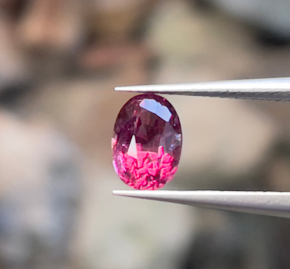 スピネル ルース オレンジがかったレッド スピネル 1.30カラット オーバルカット 美しい天然宝石 スピネル