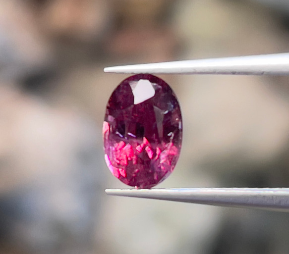 スピネル ルース オレンジがかったレッド スピネル 1.30カラット オーバルカット 美しい天然宝石 スピネル