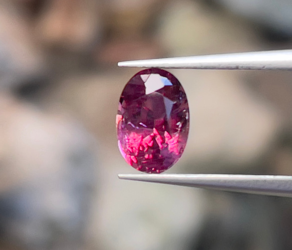 スピネル ルース オレンジがかったレッド スピネル 1.30カラット オーバルカット 美しい天然宝石 スピネル