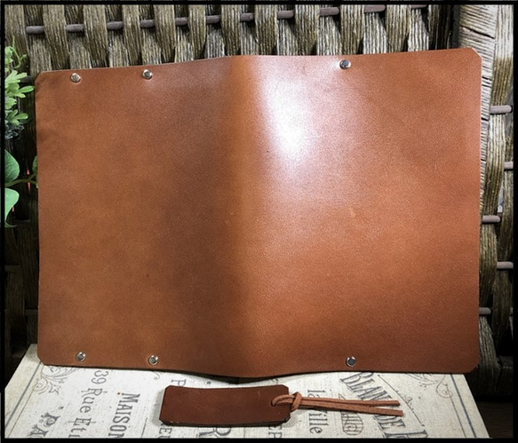 栃木レザー ブックカバー 文庫本サイズ 名入れ 対応可 簡単 差し込み 折れない しおり付 革 ギフト Polilavo 4枚目の画像