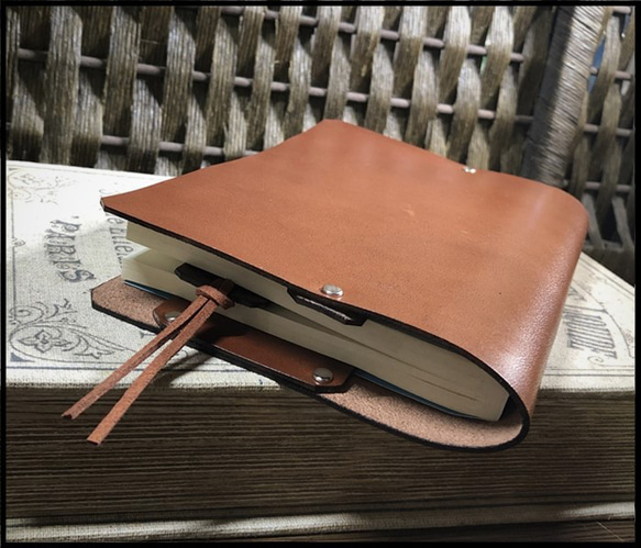 栃木レザー ブックカバー 文庫本サイズ 名入れ 対応可 簡単 差し込み 折れない しおり付 革 ギフト Polilavo 5枚目の画像