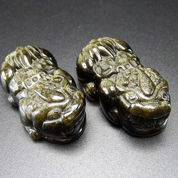 良質ゴールドオブシディアン天然石金銭3枚背負う中型ヒキュウ彫刻ペア置物 5枚目の画像