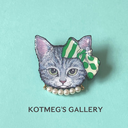 猫 グレー パール ブローチ　オリジナル イラスト ねこ アメショ アメリカンショートヘア　グリーン　リボン 1枚目の画像