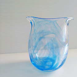 ひっぱり　/　吹きガラス　/　ガラスの花瓶　/　青色系 2枚目の画像