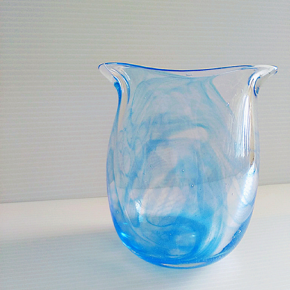ひっぱり　/　吹きガラス　/　ガラスの花瓶　/　青色系 2枚目の画像