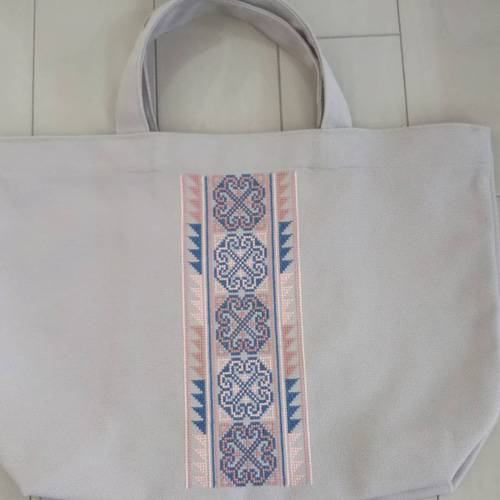 Tory Burch 刺繍トートバッグ ベージュ トートバッグ