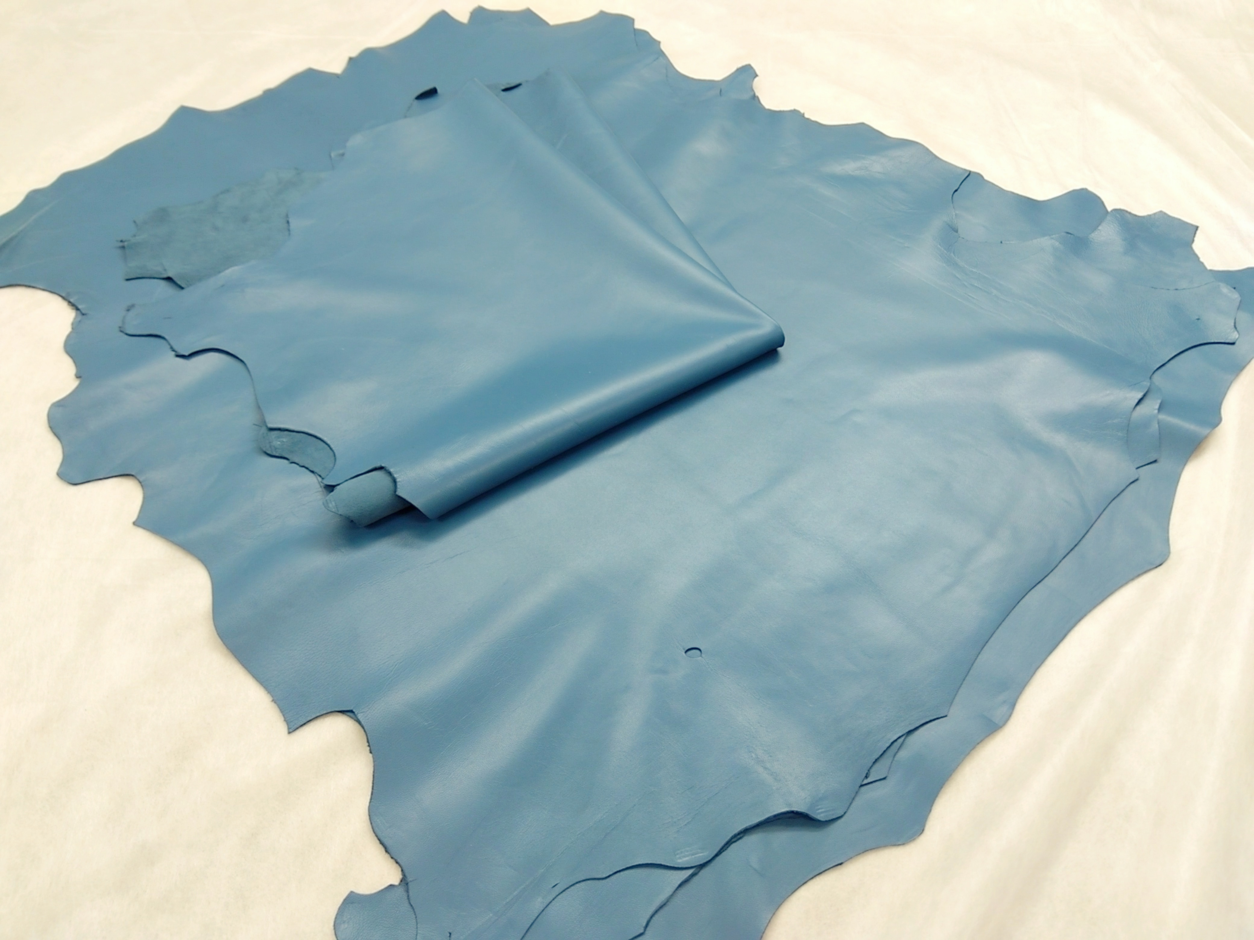 【しっとり柔らかラム革】ナタリーラム-COLOR-710-革の厚み0.9mm前後、大きさ50デシ前後