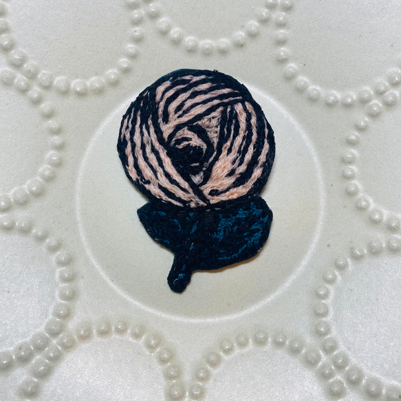 ブローチ（ローズ・ミナペルホネン生地使用・ハンドメイド） ブローチ  