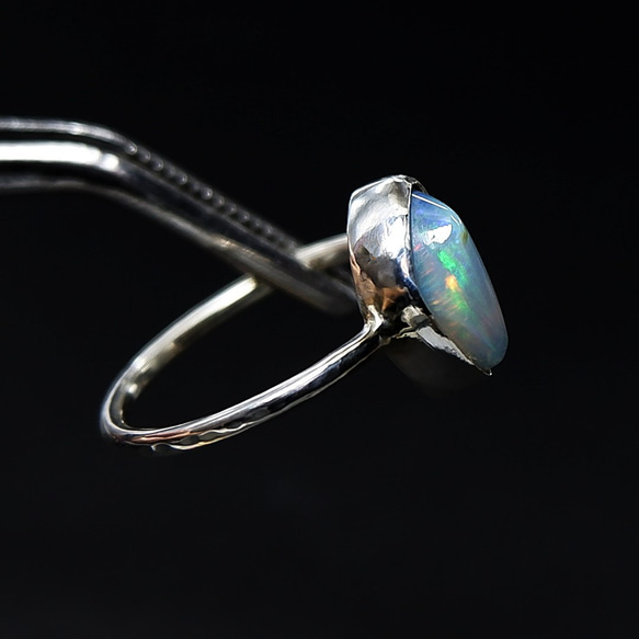 オーストラリア産　オパールのリング　 槌目　12号　＊天然石アクセサリー　指輪　一点物＊ 5枚目の画像