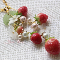 樹脂粘土✿手摘み苺とパールのバッグチャーム.+:。Fruits Parlor 樹脂粘土✿手摘み苺とパールのバッグチャーム.+:。Fruits Parlor