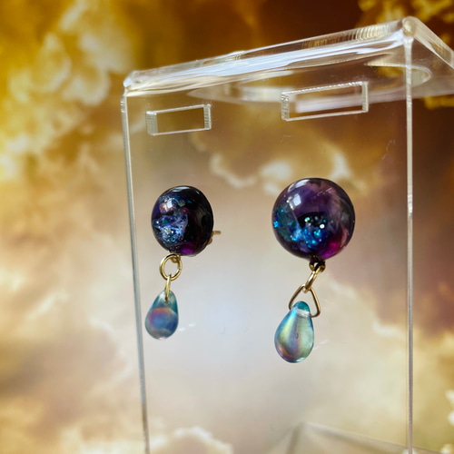 【受注生産品】 宇宙の雫 ピアス（フープ レジンとチェコガラス オーロラピアス アクセサリー