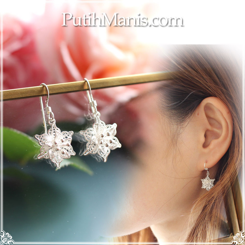 ジャスミンの花のドロップピアス【金属アレルギーの方にもおすすめ】高純度のsilver925 [p-ch69-si]