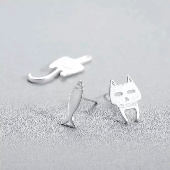 だら〜んと脱力系 猫ちゃん ＆ お魚 pierce (SV925) 2枚目の画像