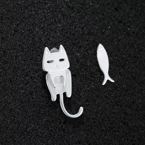 だら〜んと脱力系 猫ちゃん ＆ お魚 pierce (SV925) 15枚目の画像