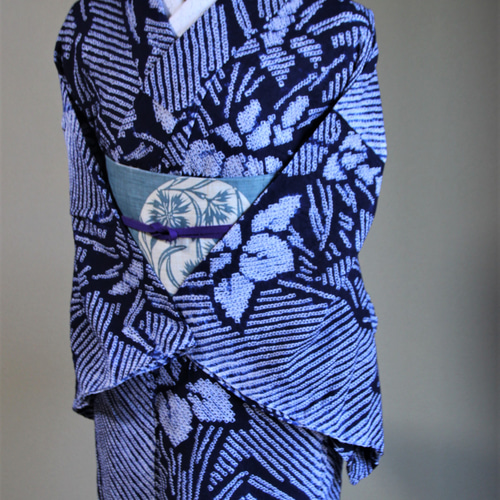 ◇現代 有松鳴海絞 浴衣◇【濃紺】意外と珍しい絞りのあやめ柄 静謐な