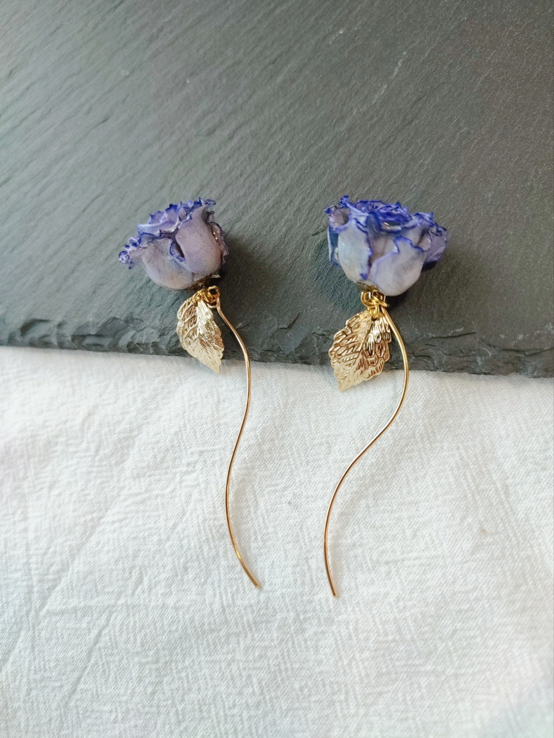 ラベンダーカラー 薔薇ピアス／イヤリング ピアス（その他） ぷちか  