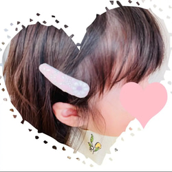 【アウトレット】ホワイトリーフ＆ピンクの小花柄パッチンピン2個セット♡ ベビーヘアクリップ　ヘアピン　葉っぱ　赤ちゃん 6枚目の画像