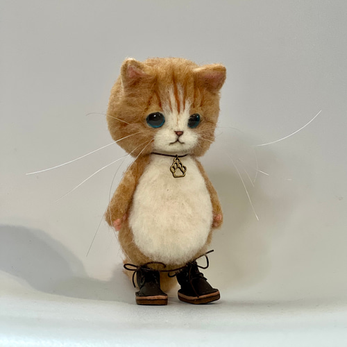 茶シロ猫の人形 羊毛フェルト ねこ ぬいぐるみ 羊毛フェルト nachumaro