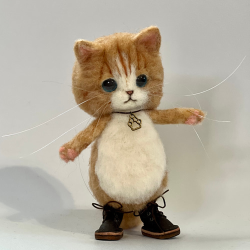 茶シロ猫の人形 羊毛フェルト ねこ ぬいぐるみ 羊毛フェルト